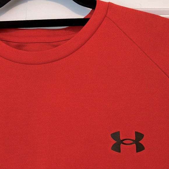 Men’s Lg Under Armour tshirt - Picture 2 of 3